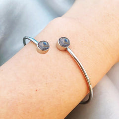 Personalisierbares offener Projektionsarmband mit 2 Fotos & Gravur, minimalistisches Design, ideales Geschenk