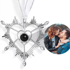 Personalisierter Foto-Projektionsanhänger mit Gravur – Weihnachtsdeko & Geschenk mit Herz, Kreuz, Engel, Stern oder Schneeflocke