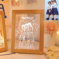Personalisierte LED Nachtlampe mit Holz Bilderrahmen und handgefertigter Gravur – Skizzenportrait als einzigartiges Erinnerungsgeschenk