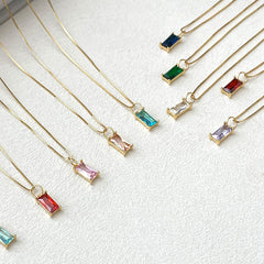 925 SilberPersonalisierte Geburtsstein kette – Minimalistisches funkelndem Zirkonia Rechteck – 12 Farben, stilvoll für jeden Anlass