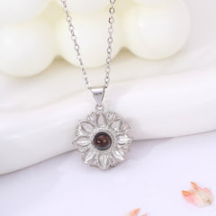 Personalisierte Halskette mit Bild im Stein - Gänseblümchen Anhänger mit Foto, Geschenk zur Erinnerung für sie