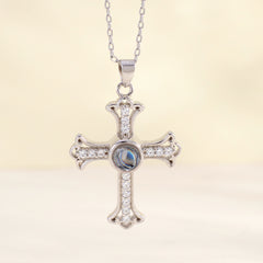 Feine Kreuz Zirkonia Kreuz Projektion Kette mit Bild im Stein – Personalisierbar Elegantes Erinnerungsgeschenk mit Foto & Gravur