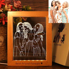 Personalisierte LED Nachtlampe mit Holz Bilderrahmen und handgefertigter Gravur – Skizzenportrait als einzigartiges Erinnerungsgeschenk