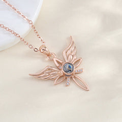 Personalisierte Engelsflügel Schleife Unendlichkeit Kreuz Kette mit Bild im Stein – Symbol für Liebe & Ewige Erinnerung