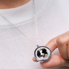 Personalisierter Hochglanz-Edelstahl-Gedenkschmuck – Rundanhänger mit Glas und Haustierfoto, mit Haaraufbewahrung