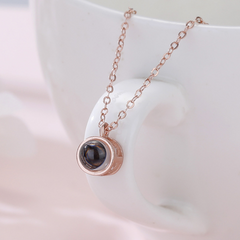 Personalisierte Kette mit Bild im Stein - Minimalistischer runder Anhänger