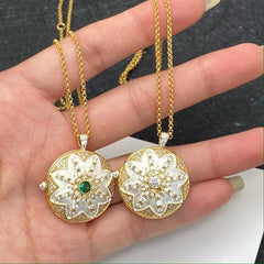 18K Vergoldete Runde Foto Medaillon Halskette – Vintage Sonnenblume mit Zirkonia,Platz für 2 Fotos, Elegantes Geschenk für Sie