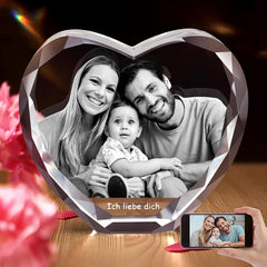 3D Glasfoto mit Leuchtstele - Herzförmiger Mehrfacetten Glasblock mit Lasergravur und LED-Sockel für unvergessliche Erinnerungen