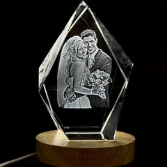 Personalisierter 3D Kristall mit Foto - Eisberg Glasblock mit Lasergravur und LED-Sockel für unvergessliche Erinnerungen und personalisierte Geschenke