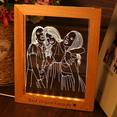 Personalisierte LED Nachtlampe mit Holz Bilderrahmen und handgefertigter Gravur – Skizzenportrait als einzigartiges Erinnerungsgeschenk