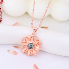 Personalisierte Halskette mit Bild im Stein - Gänseblümchen Anhänger mit Foto, Geschenk zur Erinnerung für sie