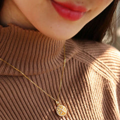 925 Silber Personalisierte Foto Medaillon Kette mit Bilder & Text– Runder Anhänger mit Hohle Blume Zirkonia, Erinnerungs Geschenk für Sie