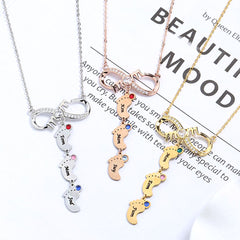 Personalisierte Namenskette mit Geburtsstein Unendlich Zeichen & Babyfuß Anhänger– Perfekte Geschenk für Mom Oma Sie