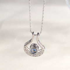 925 Silber Projektionskette mit Bild im Stein – U-förmiger Tropfen mit filigranem Muster