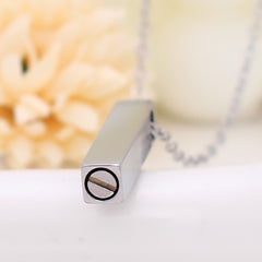 Personalisierte Edelstahl-Urnenkette – Glatter, quadratischer Säulenanhänger, beidseitig gravierbar