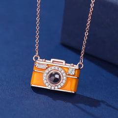 Personalisierte Kamera Projektionskette mit Foto & Gravur drin im Stein – Orange Emaille, Kreatives Geschenk für Sie oder Ihn