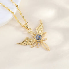 Personalisierte Engelsflügel Schleife Unendlichkeit Kreuz Kette mit Bild im Stein – Symbol für Liebe & Ewige Erinnerung