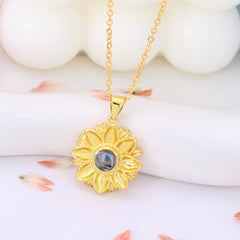 Personalisierte Halskette mit Bild im Stein - Gänseblümchen Anhänger mit Foto, Geschenk zur Erinnerung für sie