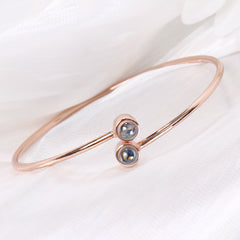 Personalisierbares offener Projektionsarmband mit 2 Fotos & Gravur, minimalistisches Design, ideales Geschenk