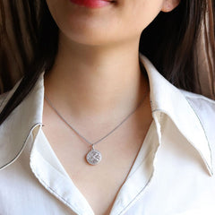 925 Silber Personalisierte Foto Medaillon Kette mit Bilder & Text– Runder Anhänger mit Hohle Blume Zirkonia, Erinnerungs Geschenk für Sie