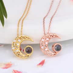 Personalisierte Kette mit Foto drin im Stein - Mond Anhänger mit Foto Projektion