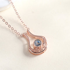 925 Silber Projektionskette mit Bild im Stein – U-förmiger Tropfen mit filigranem Muster