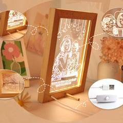 Personalisierte LED Nachtlampe mit Holz Bilderrahmen und handgefertigter Gravur – Skizzenportrait als einzigartiges Erinnerungsgeschenk