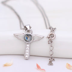 Personalisierte Kette mit Bild im Stein - Flügel Kreuz Anhänger mit Foto, Erinnerung Geschenk für Frauen