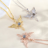 Personalisierte Engelsflügel Schleife Unendlichkeit Kreuz Kette mit Bild im Stein – Symbol für Liebe & Ewige Erinnerung