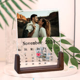 Personalisierter Acryl LED-Bilderrahmen mit Holzsockel – Individueller Kalender & Foto, Perfektes Geschenk für Jubiläum & Geburtstag