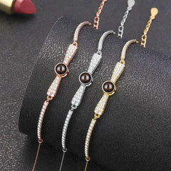 Personalisiertes Zirkonia Schleife Armband mit Bild im Stein – 925 Silber, Foto & Gravur, Erinnerungs Geschenk für Sie