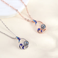 Personalisierte Delfin & Welle Ozeanische Kette mit Bild im Stein - Foto Gravur Projektion Erinnerungsgeschenk für Sie