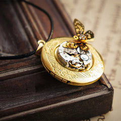 Personalisierte Foto Medaillon Kette – 3D Schmetterling Anhänger mit Sichtbarem Uhrenmechanismus, Punk Kreativer Gedenkschmuck Geschenk