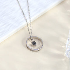 Personalisierte Projektionskette mit Gravur Ring – Runde Kette mit Bild im Stein, Fotogeschenk für Sie & Ihn