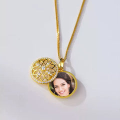 925 Silber Personalisierte Foto Medaillon Kette mit Bilder & Text– Runder Anhänger mit Hohle Blume Zirkonia, Erinnerungs Geschenk für Sie
