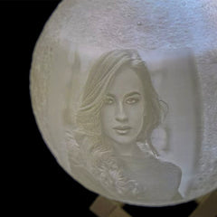 Personalisierte 3D Mondlampe mit Foto und Gravur – Wählbare Größen mit Holzständer – Perfektes Erinnerungs Foto Geschenk