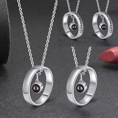 Personalisierte Projektionskette mit Gravur Ring – Runde Kette mit Bild im Stein, Fotogeschenk für Sie & Ihn