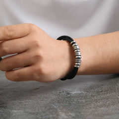 Personalisiertes Geflochtenes Armband mit Namensperlen – Bis zu 7 Gravuren, Familienarmband Geschenk für Papa, Opa & Großvater