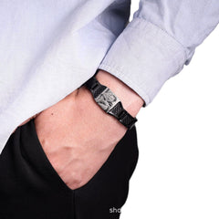 Hochwertiges Magnetisches Armband aus Carbonfaser mit Foto & Gravur – Personalisiertes Herrenarmband im Uhrenstil