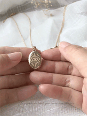 Vergoldete Ovale Foto Medaillon Halskette mit Sonne Mond Böser Blick - Personalisierte Fotos & Text,Erinnerung Schmuck Geschenk für Sie