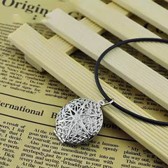 Hochwertige Platinierte Runde Medaillon Bild Kette – Hohles Vintage mit keltischen Sternen Blumen,Personalisierter Foto Geschenke für Männer Frauen