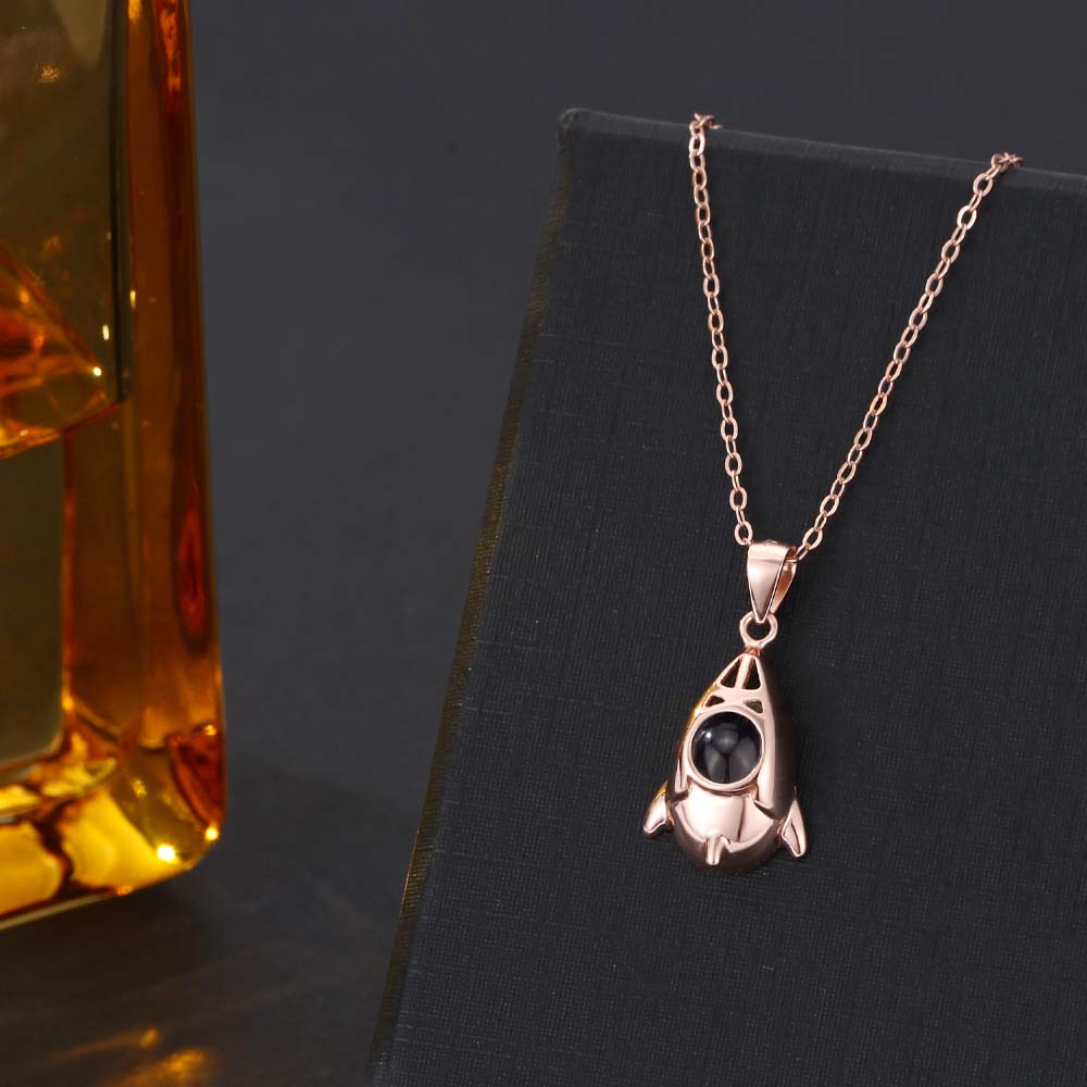 Foto Projektion Halskette mit Bild im Stein - Rakete amazgifts