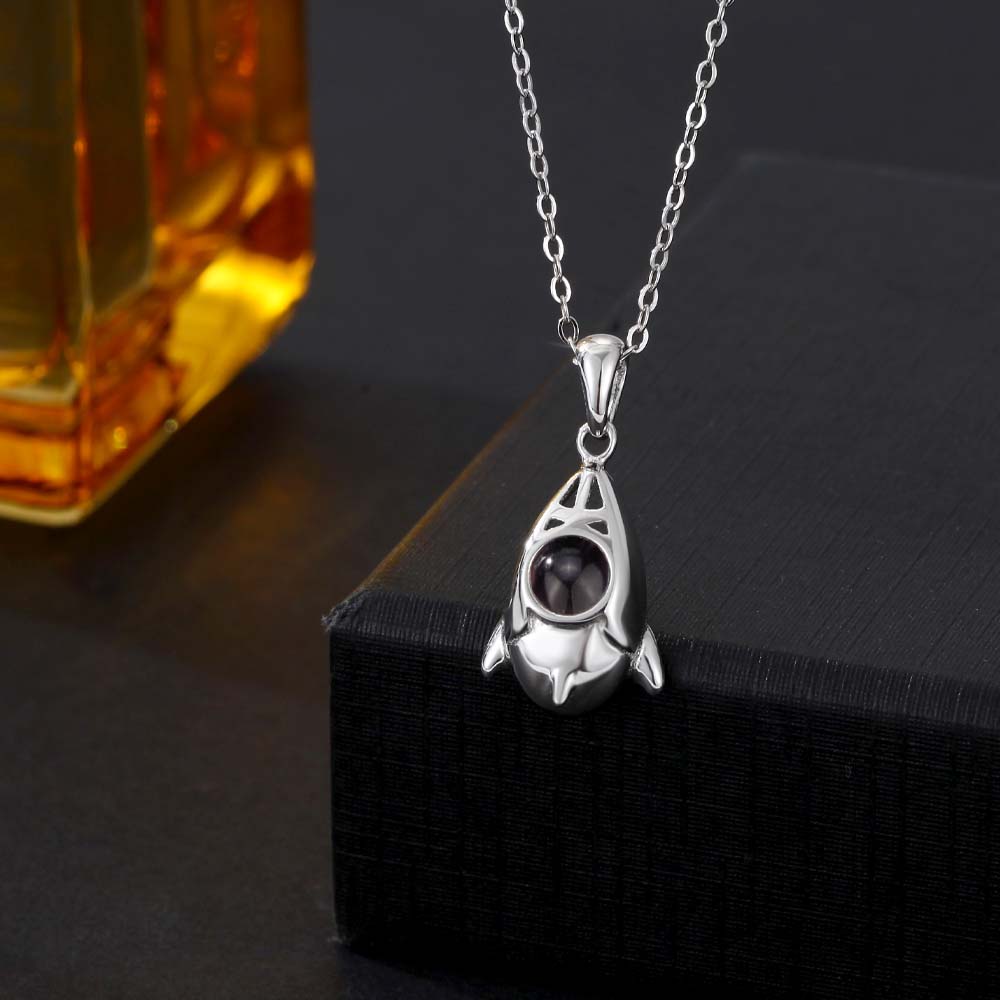 Foto Projektion Halskette mit Bild im Stein - Rakete amazgifts