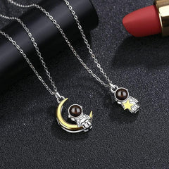 Personalisierte Foto Projektion Kette - Astronaut und Mond Stern
