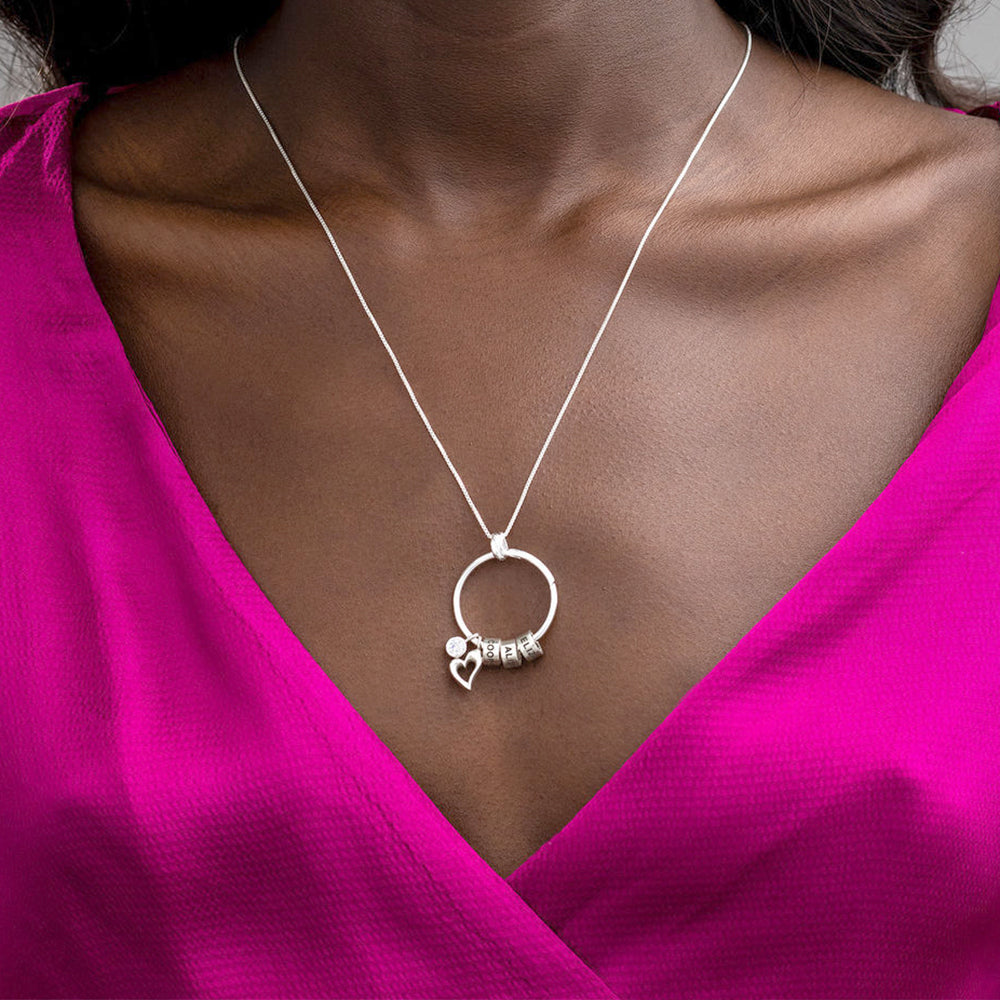 Personalisierte Namenskette mit Geburtsstein Engelsflügel Herz – Ringanhänger mit Namensperlen, Geschenk für Mama Oma & Sie