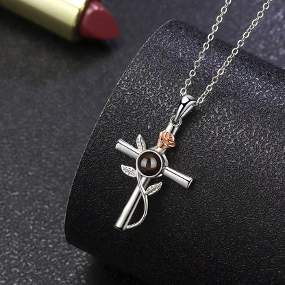 Kette mit Bild – Kreuz und Rose für einzigartigen Schmuck mit Foto