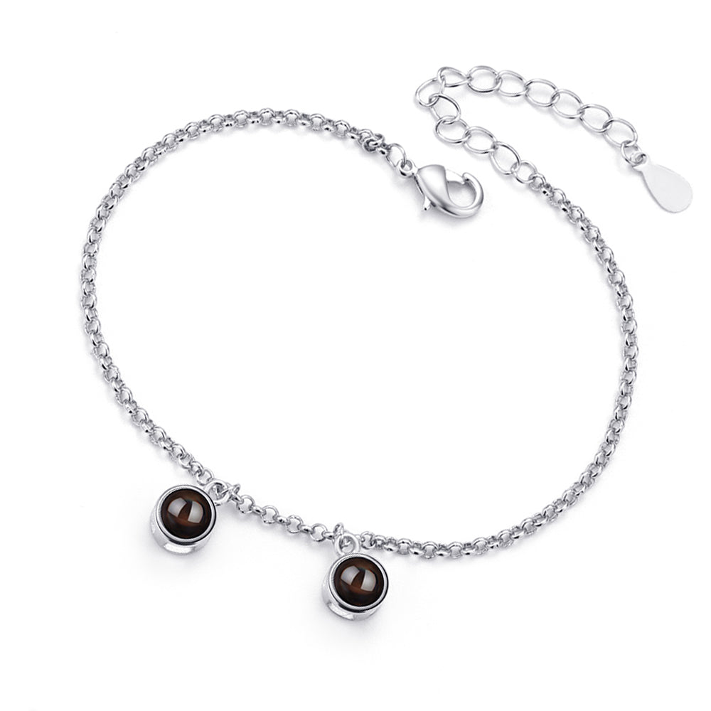 Personalisiertes Fotoprojektions Armband mit 1–7 Bildern – Runder Anhänger mit Bild im Stein, Gravur & 18K Vergoldung