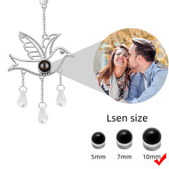 Personalisierter Dove Anhänger mit Foto im Kristall – Emotionales Projektionsgeschenk für Familie & Freunde