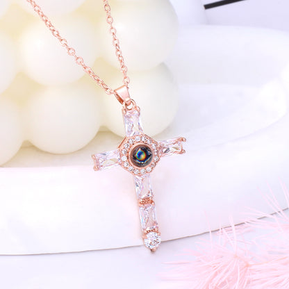 Schmuck mit Foto – Zirkon Kreuz Anhänger in personalisierter Kette